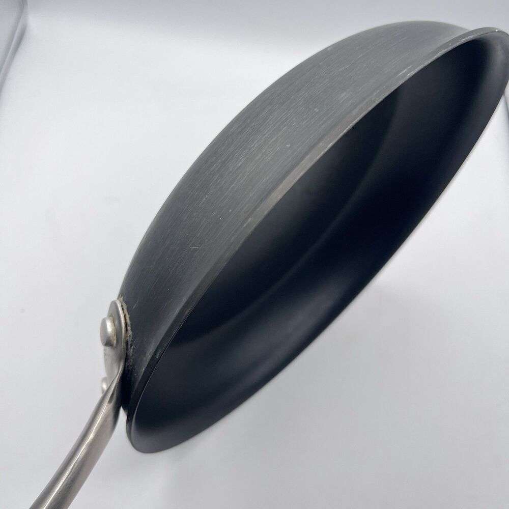 Belgique 9.5 inch Skillet Hard Anodized - Picture 14 of 16